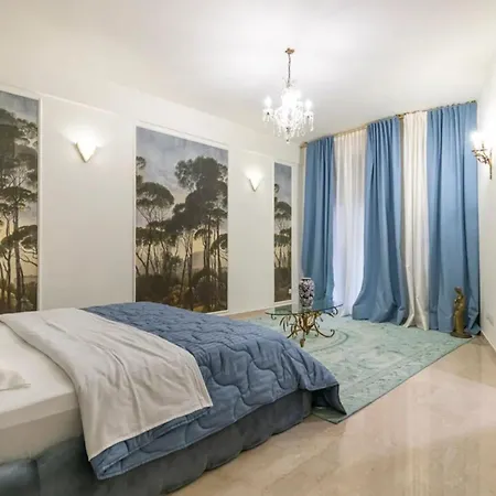 Luxurious 4-bedroom With Ocean Views In Appartamento