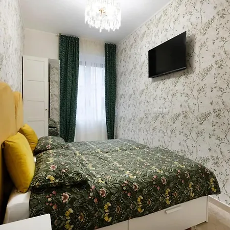 Luxurious 4-bedroom With Ocean Views In Apartment