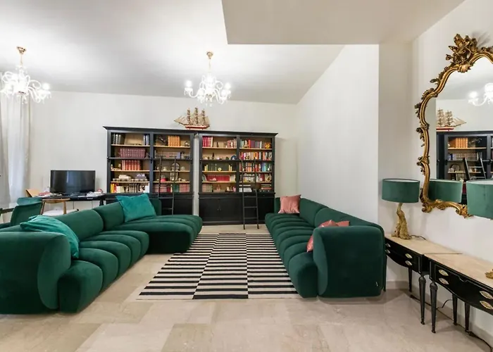 Luxurious 4-bedroom With Ocean Views In